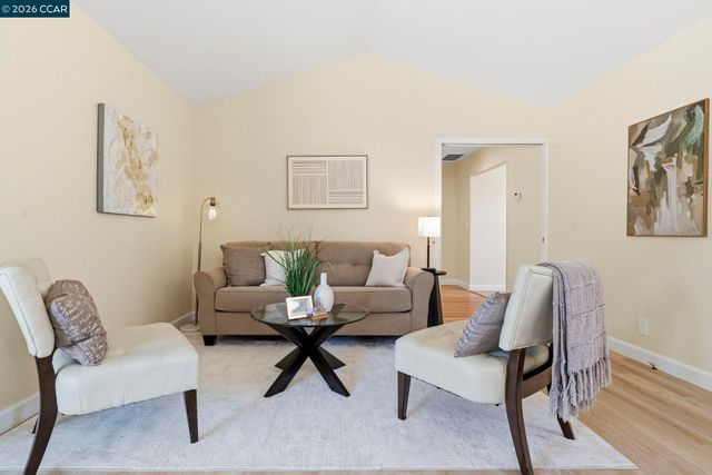 1748 Elmhurst Ln, Concord, CA 94521