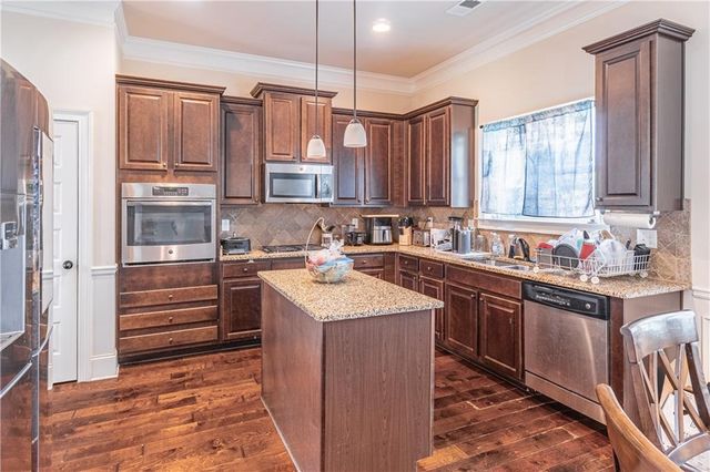 29 Bay Crest Court, Loganville, GA 30052