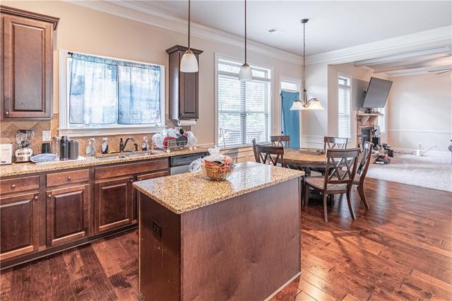 29 Bay Crest Court, Loganville, GA 30052