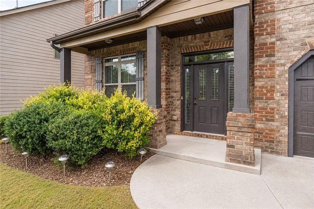 29 Bay Crest Court, Loganville, GA 30052