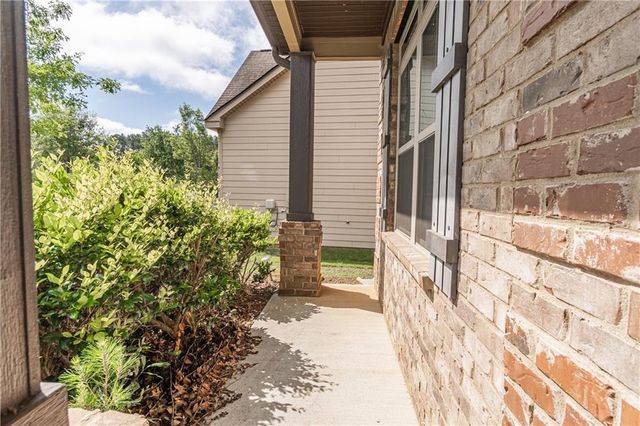 29 Bay Crest Court, Loganville, GA 30052