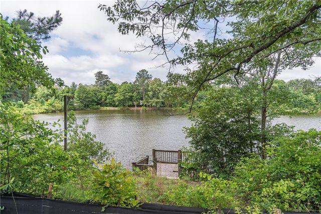 29 Bay Crest Court, Loganville, GA 30052