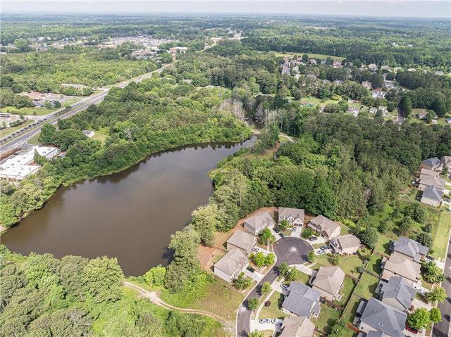 29 Bay Crest Court, Loganville, GA 30052