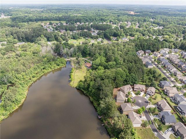 29 Bay Crest Court, Loganville, GA 30052