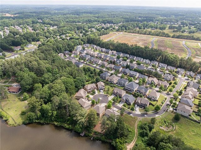 29 Bay Crest Court, Loganville, GA 30052
