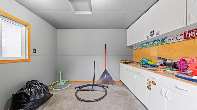 2327 N Rhode Island, Kennewick, WA 99336