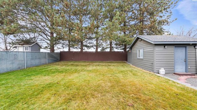 2327 N Rhode Island, Kennewick, WA 99336