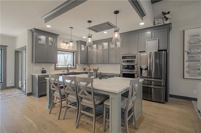 2144 Crooked Creek Drive, Kearney, MO 64060