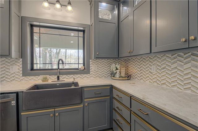2144 Crooked Creek Drive, Kearney, MO 64060