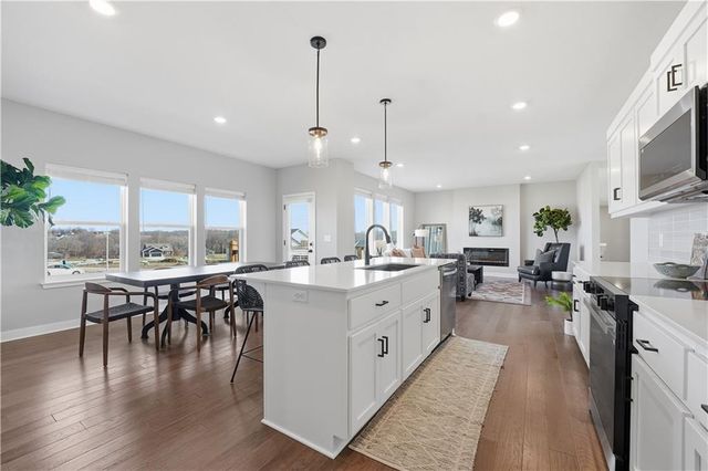 9031 SW 5th Street, Blue Springs, MO 64064