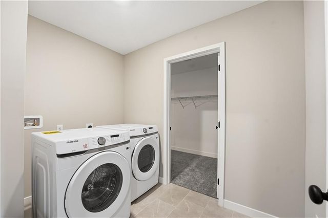 9031 SW 5th Street, Blue Springs, MO 64064