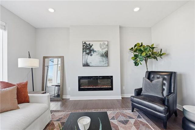 9031 SW 5th Street, Blue Springs, MO 64064