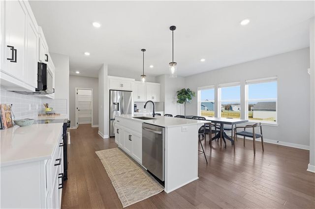 9031 SW 5th Street, Blue Springs, MO 64064