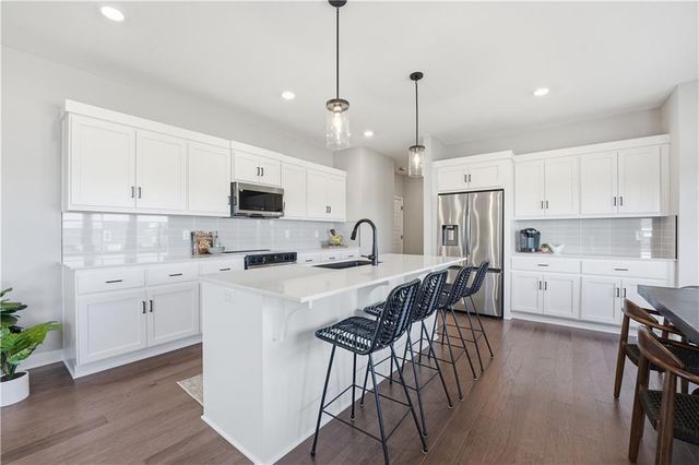 9031 SW 5th Street, Blue Springs, MO 64064