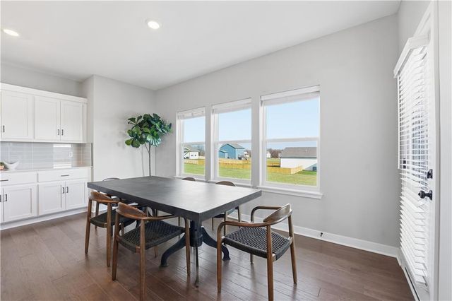 9031 SW 5th Street, Blue Springs, MO 64064