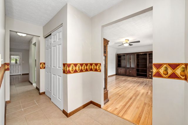 1129 Cayton Road, Florence, KY 41042