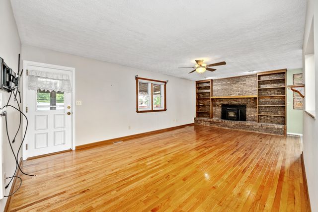 1129 Cayton Road, Florence, KY 41042