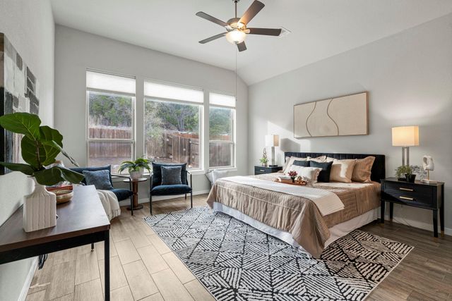 592 Dayridge DR, Dripping Springs, TX 78620