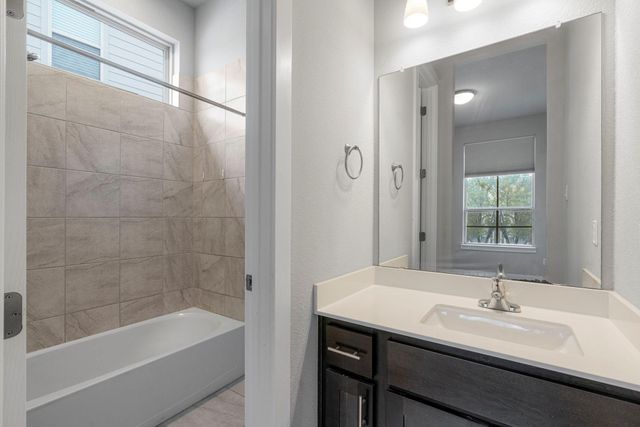 592 Dayridge DR, Dripping Springs, TX 78620