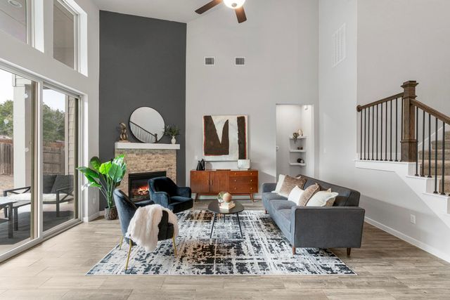 592 Dayridge DR, Dripping Springs, TX 78620