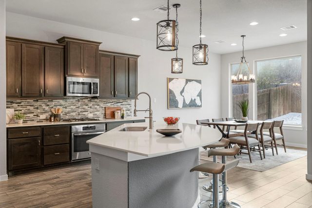 592 Dayridge DR, Dripping Springs, TX 78620