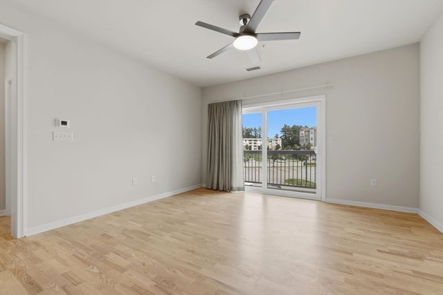 260 Martins Landing Way 202, North Reading, MA 01864