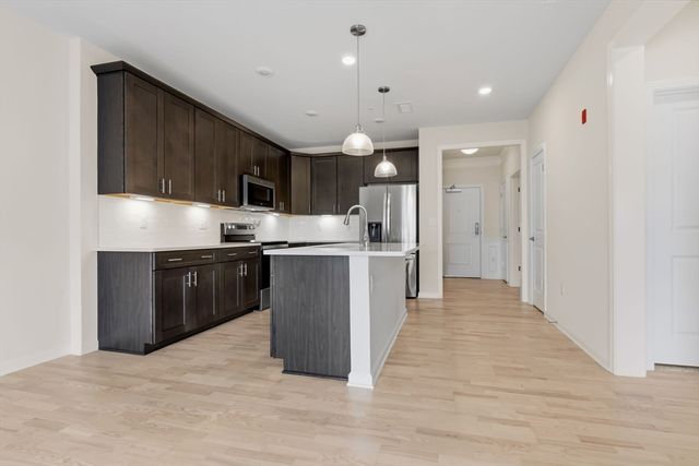 260 Martins Landing Way 202, North Reading, MA 01864