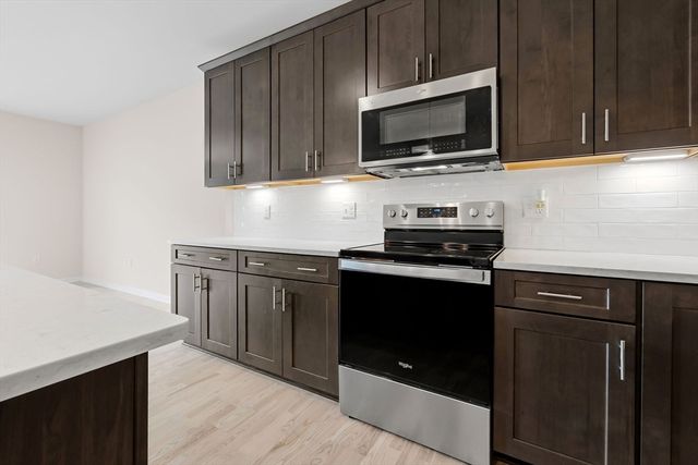 260 Martins Landing Way 202, North Reading, MA 01864