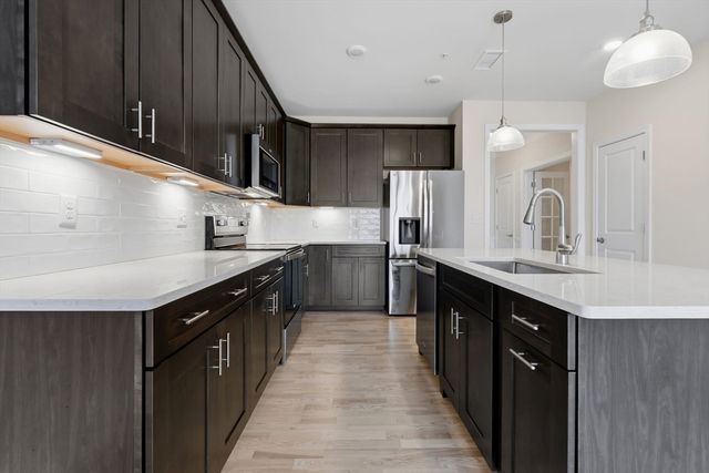 260 Martins Landing Way 202, North Reading, MA 01864
