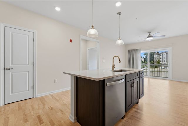 260 Martins Landing Way 202, North Reading, MA 01864