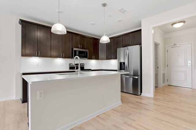 260 Martins Landing Way 202, North Reading, MA 01864