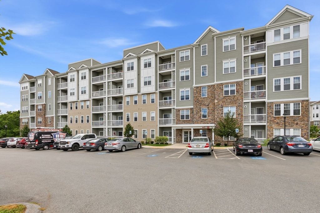 260 Martins Landing Way 202, North Reading, MA 01864