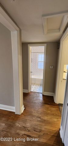 208 Colonial Dr, Louisville, KY 40207