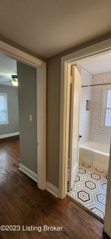 208 Colonial Dr, Louisville, KY 40207