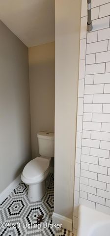 208 Colonial Dr, Louisville, KY 40207