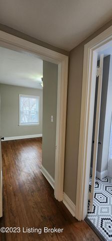 208 Colonial Dr, Louisville, KY 40207