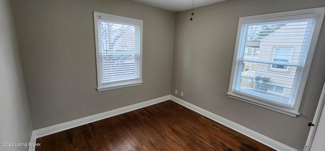 208 Colonial Dr, Louisville, KY 40207