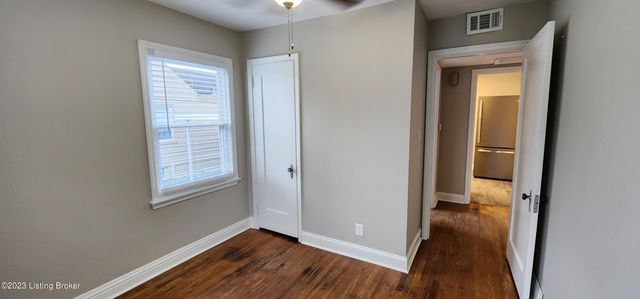 208 Colonial Dr, Louisville, KY 40207