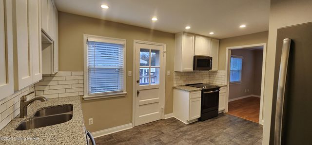 208 Colonial Dr, Louisville, KY 40207