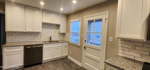 208 Colonial Dr, Louisville, KY 40207