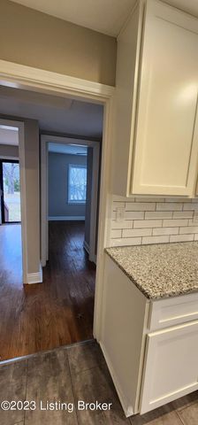 208 Colonial Dr, Louisville, KY 40207