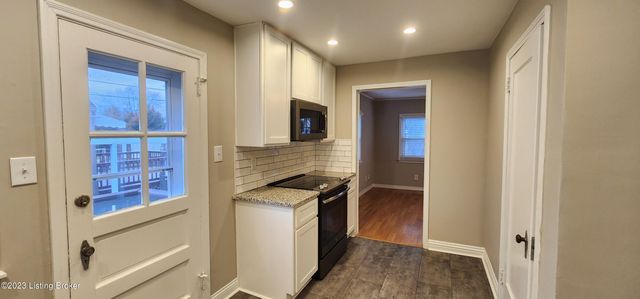 208 Colonial Dr, Louisville, KY 40207