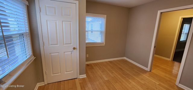 208 Colonial Dr, Louisville, KY 40207