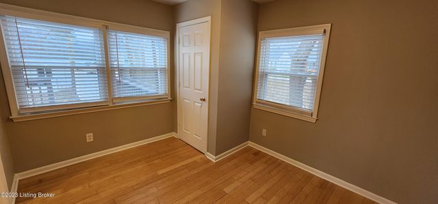 208 Colonial Dr, Louisville, KY 40207