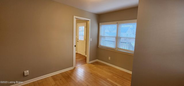 208 Colonial Dr, Louisville, KY 40207