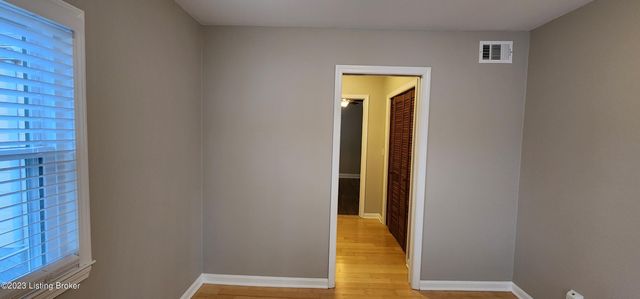 208 Colonial Dr, Louisville, KY 40207