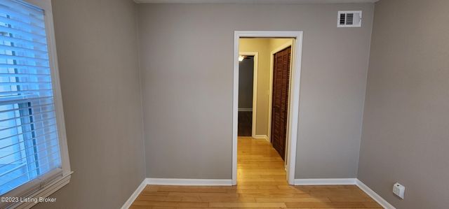 208 Colonial Dr, Louisville, KY 40207