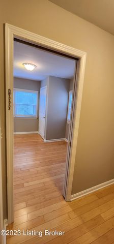 208 Colonial Dr, Louisville, KY 40207