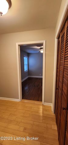 208 Colonial Dr, Louisville, KY 40207