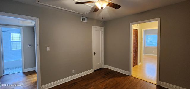 208 Colonial Dr, Louisville, KY 40207